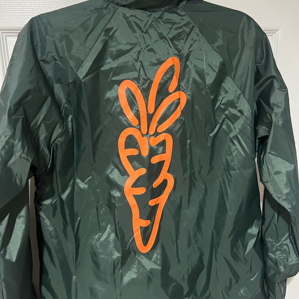 Anwar Carrots Hunter Green Windbreaker Jacket with Orange Carrot Design sz. Smal